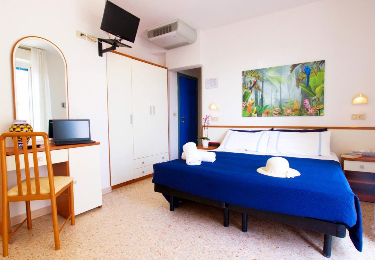 Hotel Adria B&B - Colazione Fino Alle 12 Misano Adriatico Extérieur photo
