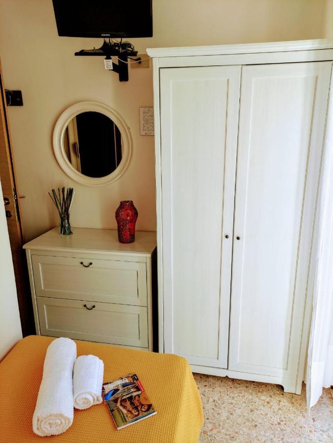 Hotel Adria B&B - Colazione Fino Alle 12 Misano Adriatico Extérieur photo