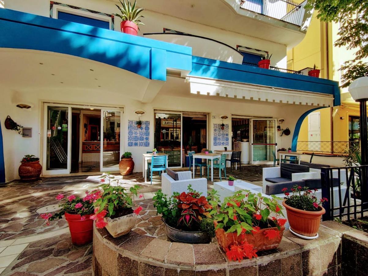 Hotel Adria B&B - Colazione Fino Alle 12 Misano Adriatico Extérieur photo