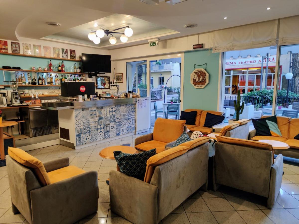 Hotel Adria B&B - Colazione Fino Alle 12 Misano Adriatico Extérieur photo