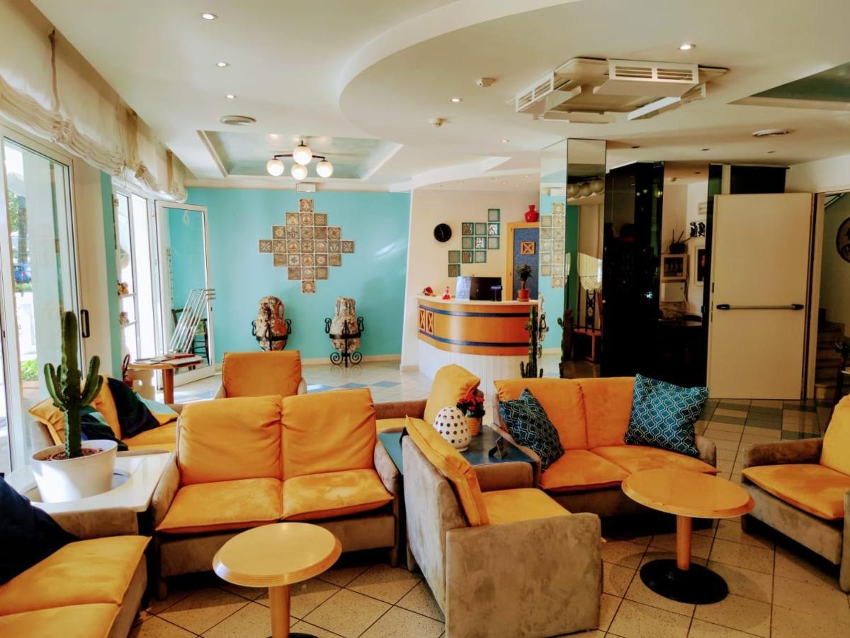 Hotel Adria B&B - Colazione Fino Alle 12 Misano Adriatico Extérieur photo