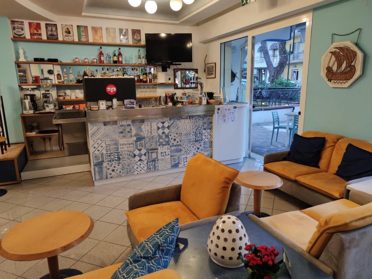 Hotel Adria B&B - Colazione Fino Alle 12 Misano Adriatico Extérieur photo