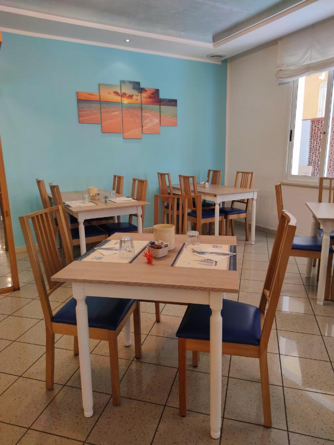 Hotel Adria B&B - Colazione Fino Alle 12 Misano Adriatico Extérieur photo