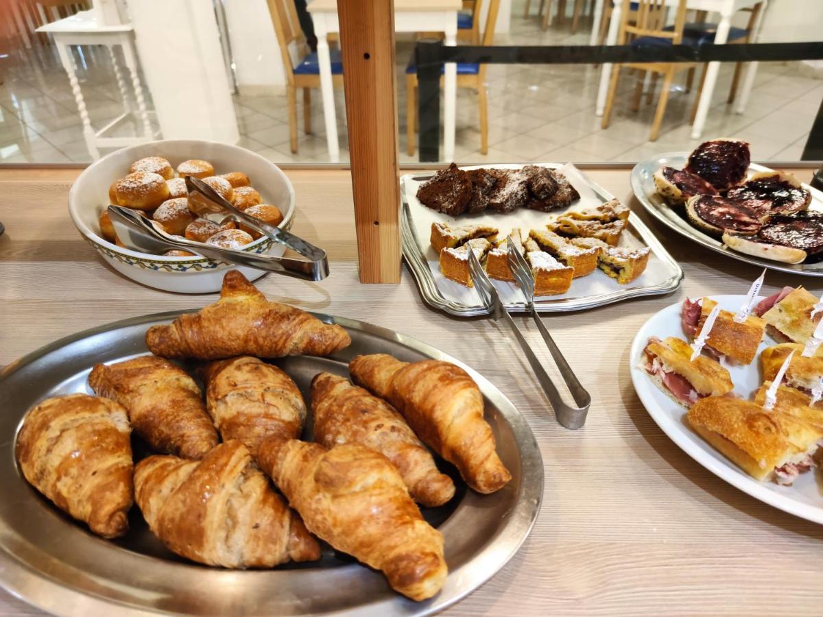 Hotel Adria B&B - Colazione Fino Alle 12 Misano Adriatico Extérieur photo