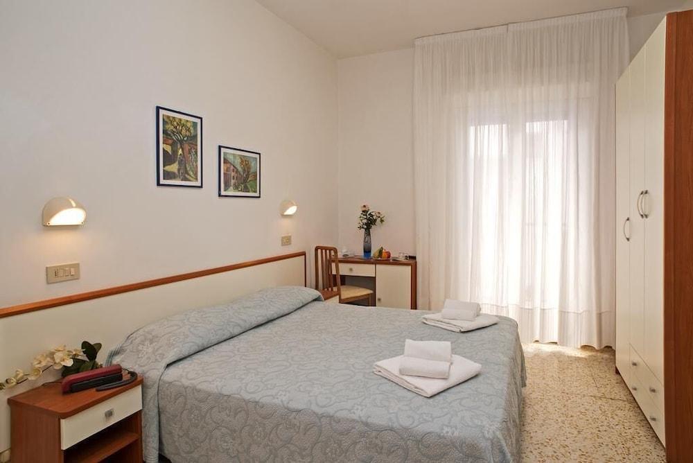 Hotel Adria B&B - Colazione Fino Alle 12 Misano Adriatico Extérieur photo