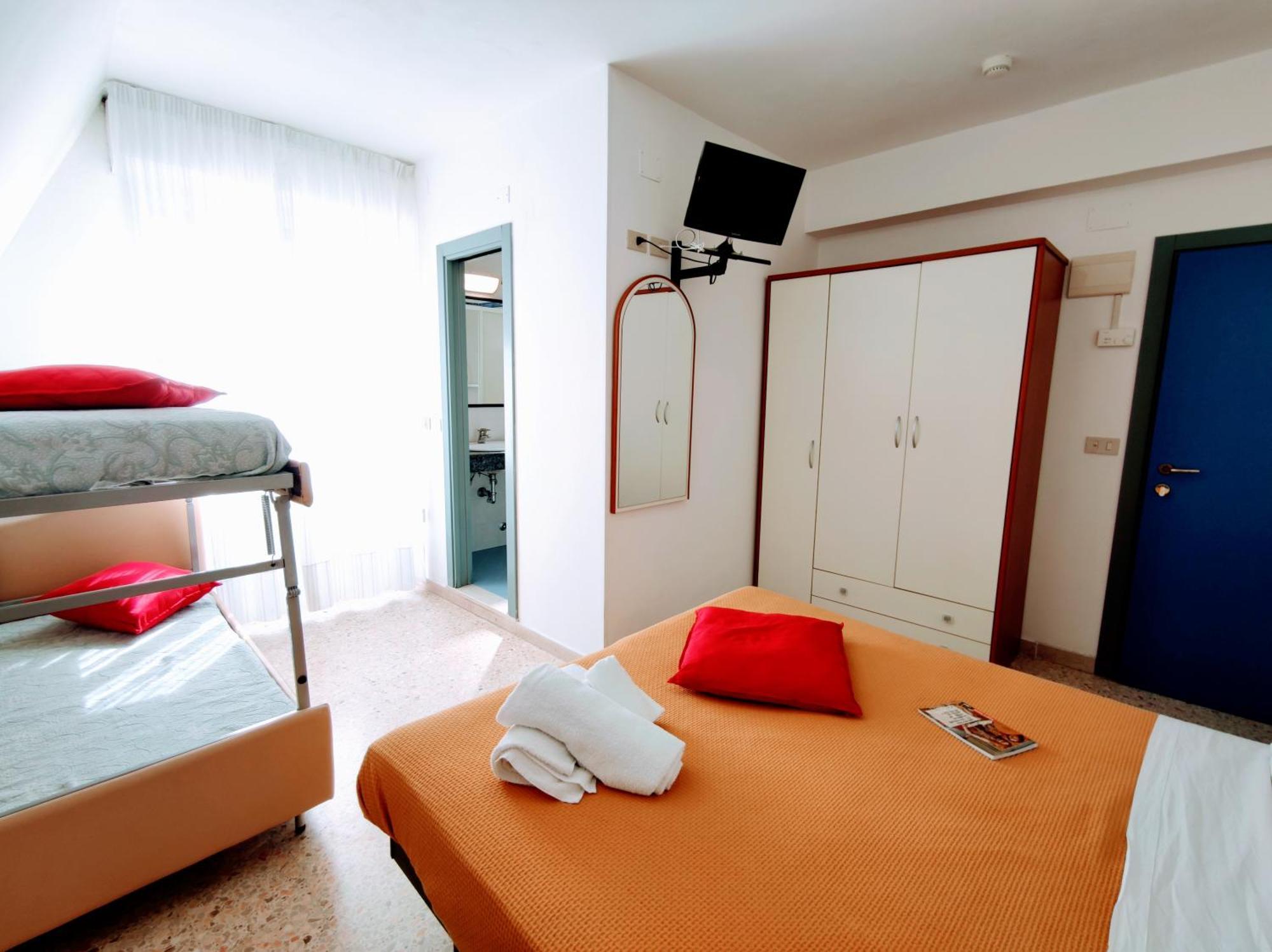Hotel Adria B&B - Colazione Fino Alle 12 Misano Adriatico Chambre photo